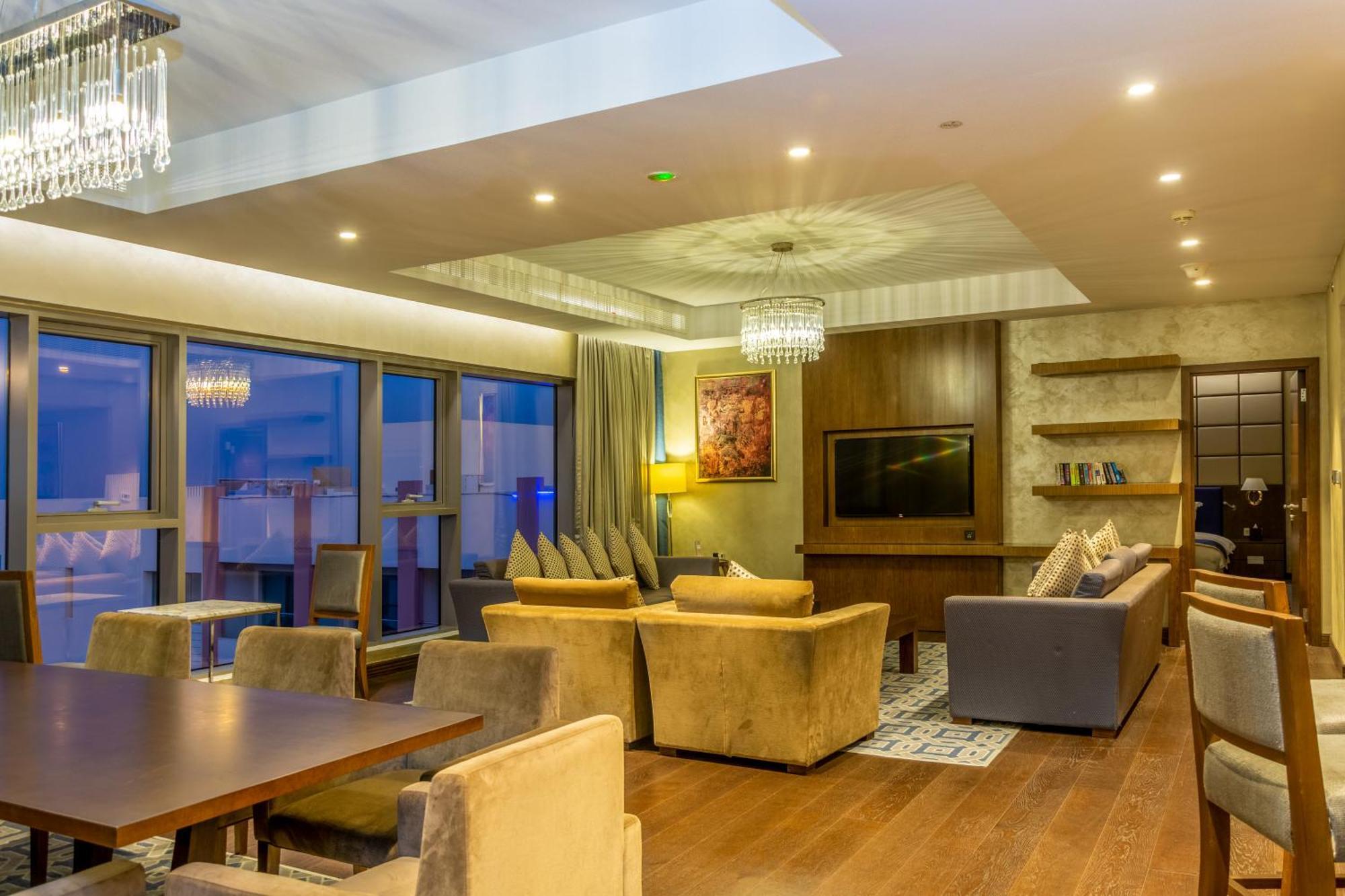 Radisson Blu Hotel & Resort, Soar Exterior foto The lounge at Kilimanjaro International Airport