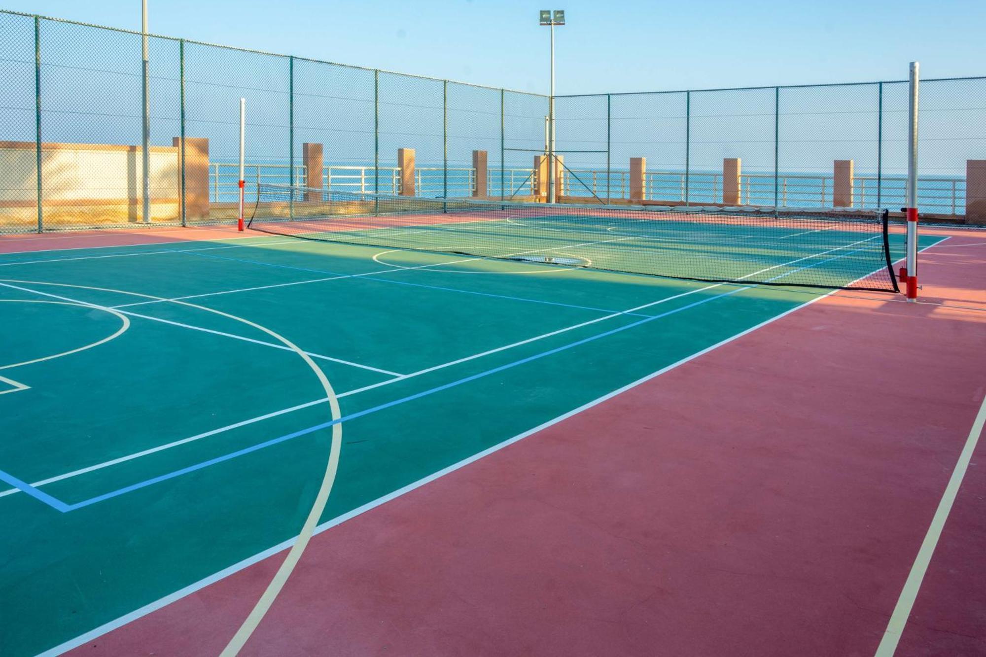 Radisson Blu Hotel & Resort, Soar Exterior foto A paddle tennis court