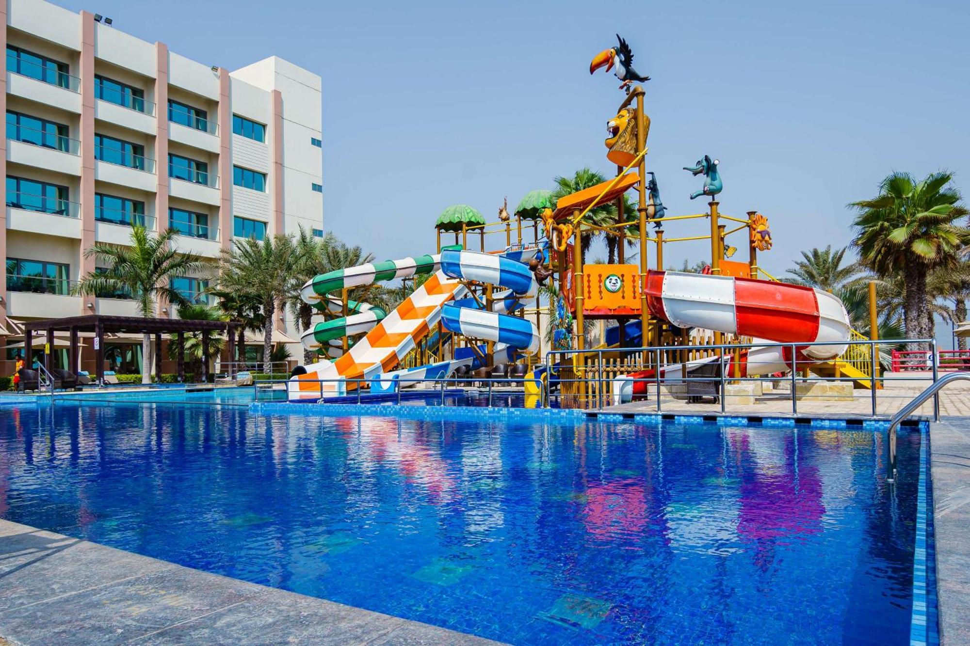 Radisson Blu Hotel & Resort, Soar Exterior foto Splash the Sun and Snow Water Park